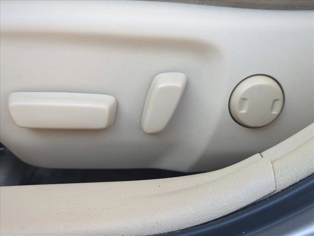 Used 2017 Toyota Camry XLE w/ Moonroof Package image 13