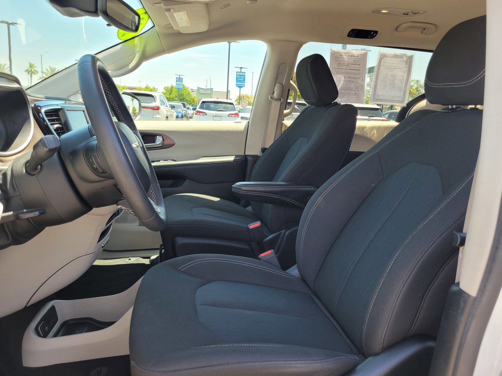 Used 2023 Chrysler Voyager LX FWD image 10