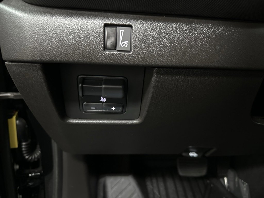 Used 2025 Chevrolet Colorado Z71 w/ Midnight Edition image 34