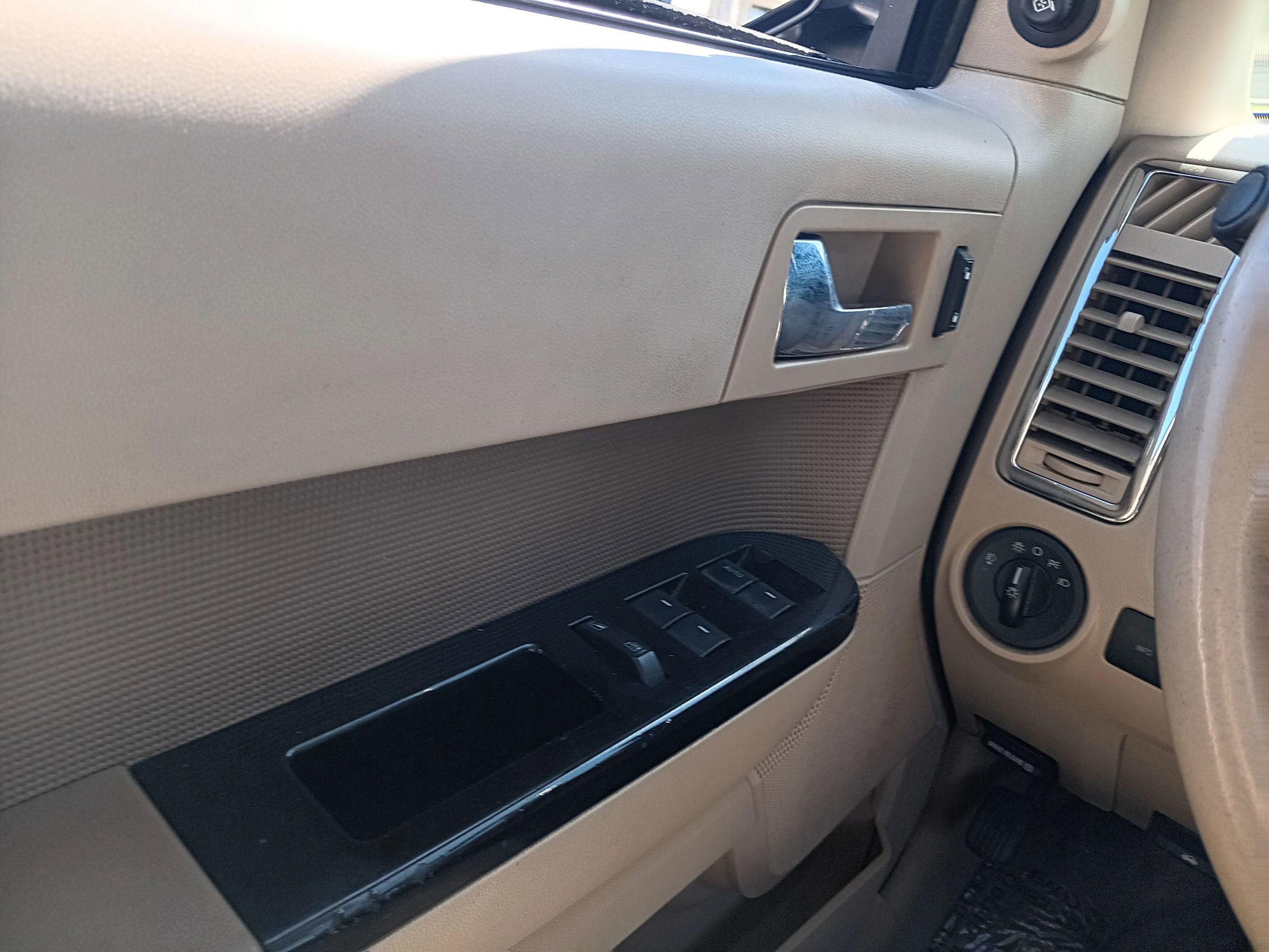 Used 2010 Ford Escape Limited image 23