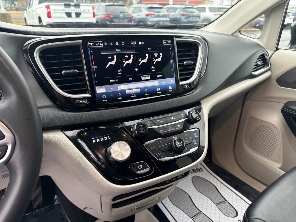 Used 2024 Chrysler Pacifica Touring-L FWD image 30