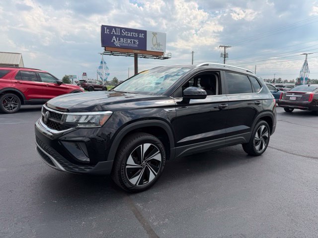 Used 2023 Volkswagen Taos SE w/ Panoramic Sunroof Package AWD/4WD image 3
