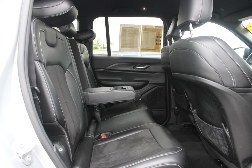 Used 2024 Jeep Grand Cherokee Altitude AWD/4WD image 31