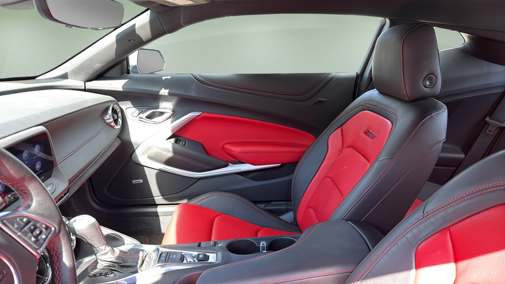 Used 2020 Chevrolet Camaro SS RWD image 14