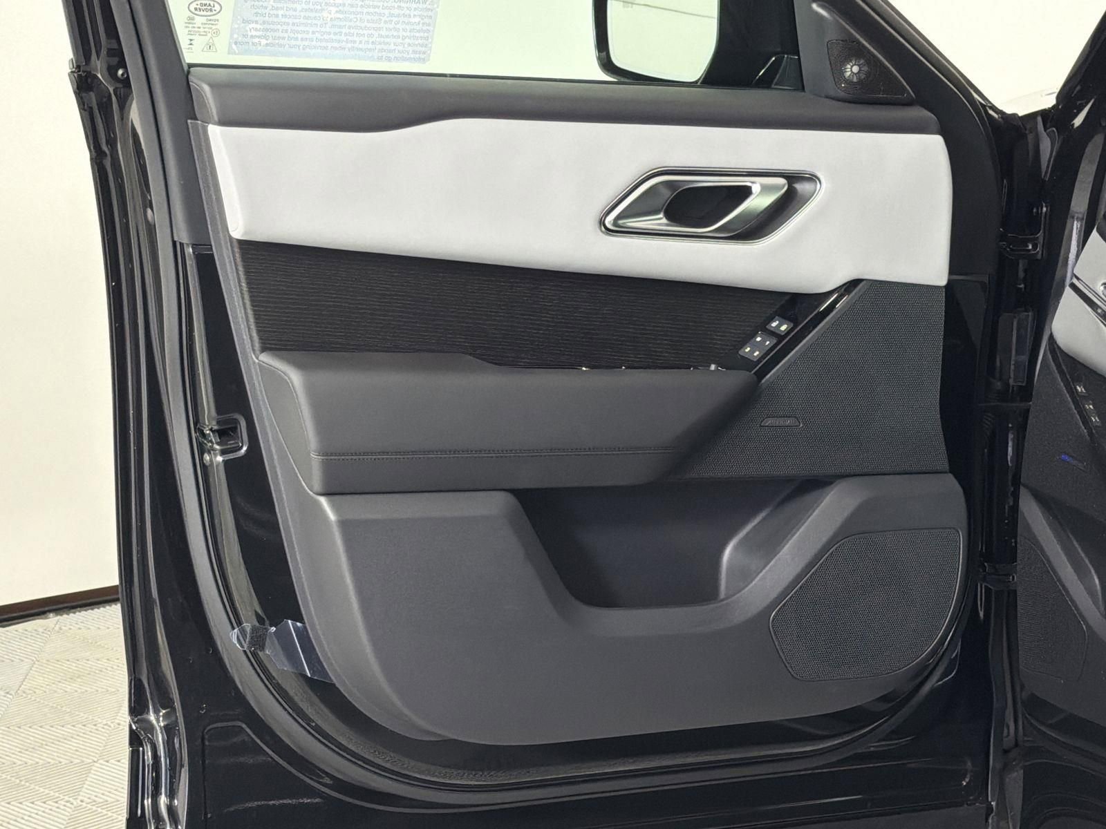 New 2026 Land Rover Range Rover Velar Dynamic SE image 21