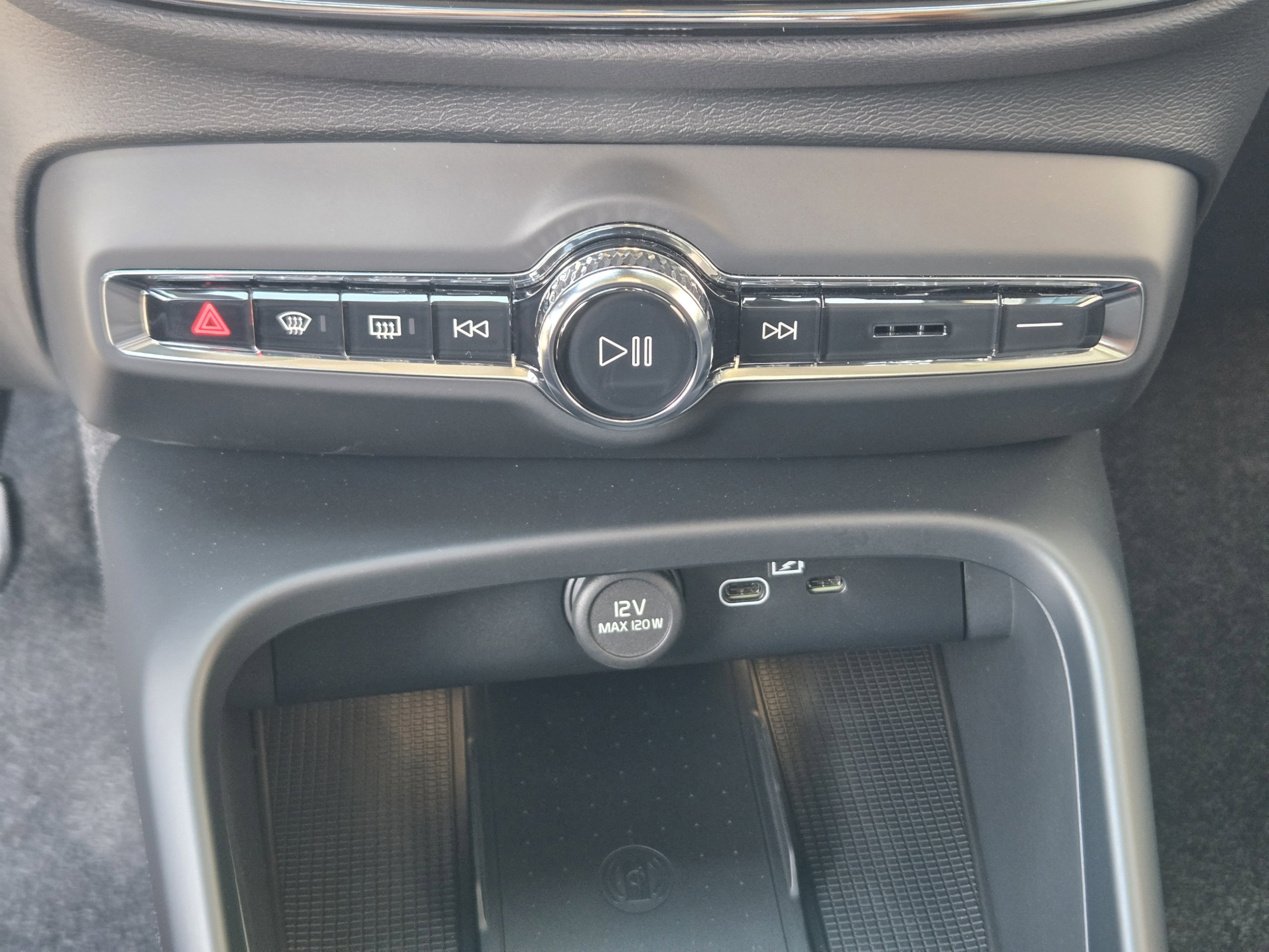 New 2026 Volvo XC40 B5 Core w/ Climate Package AWD/4WD image 15