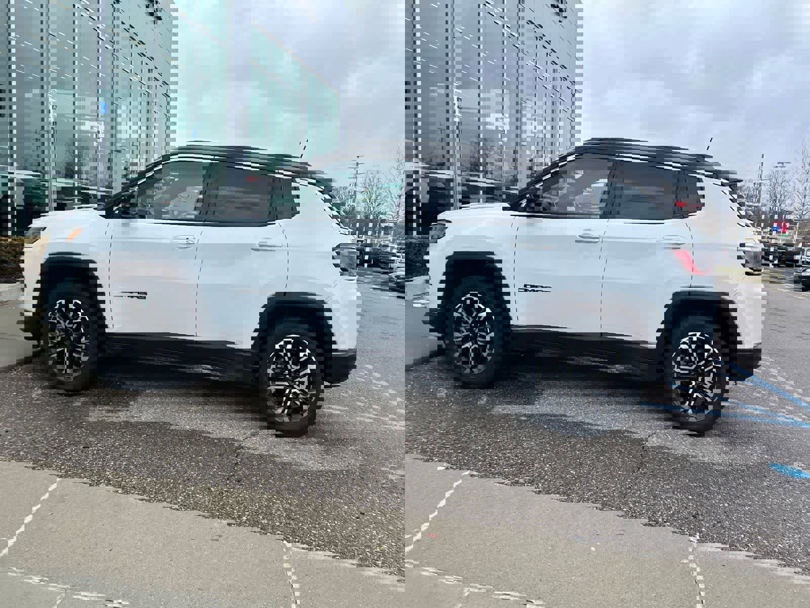 Used 2023 Jeep Compass Limited image 28