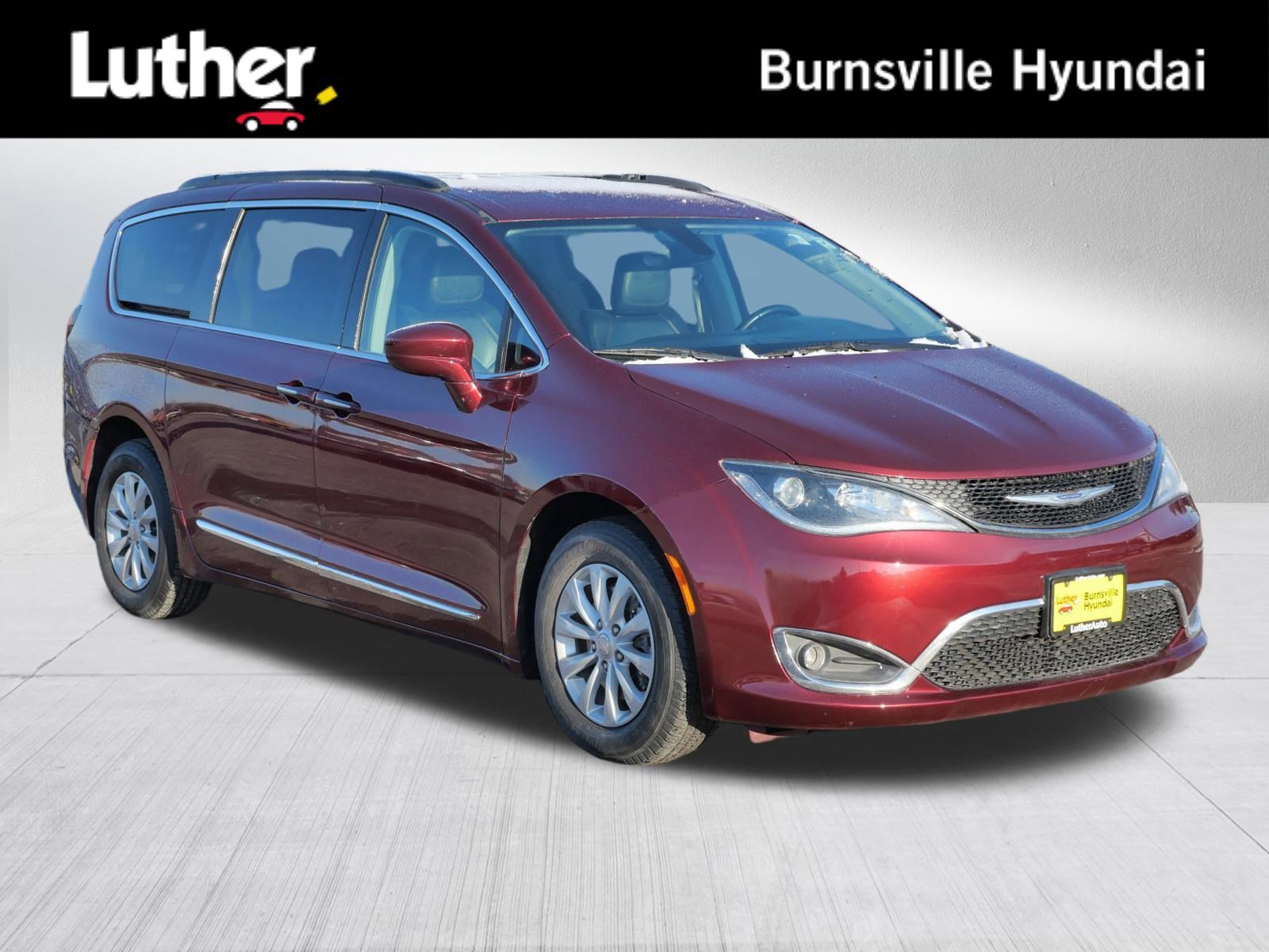 Used 2017 Chrysler Pacifica Touring-L image 1