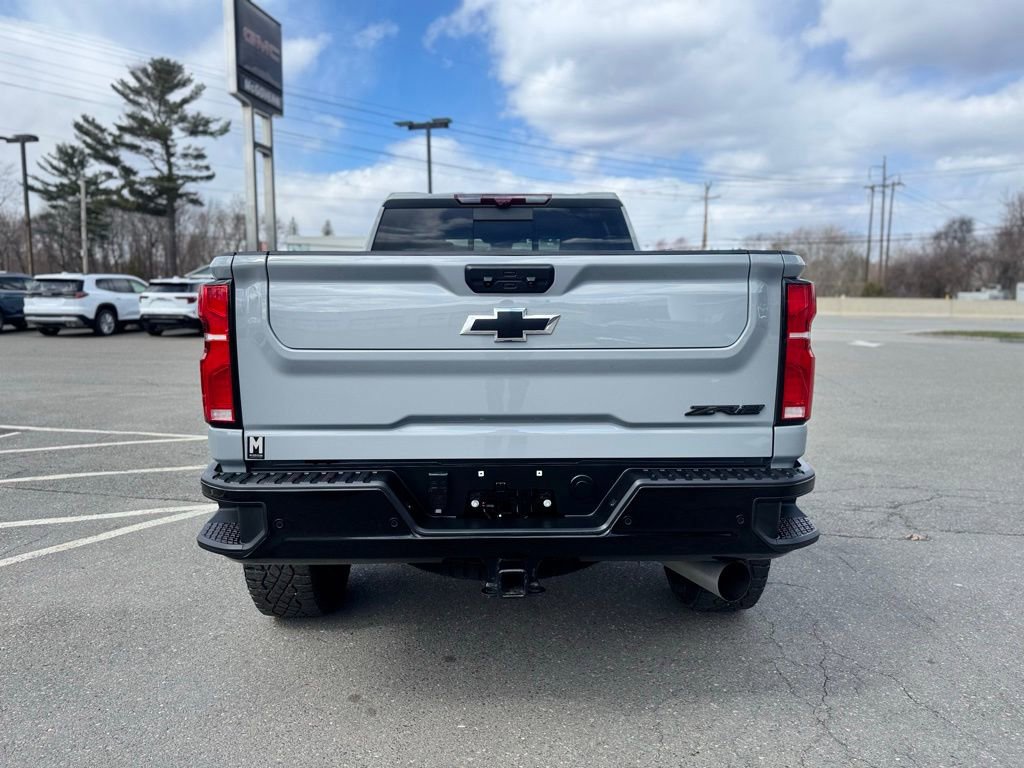 Used 2025 Chevrolet Silverado 2500 ZR2 w/ Technology Package image 5