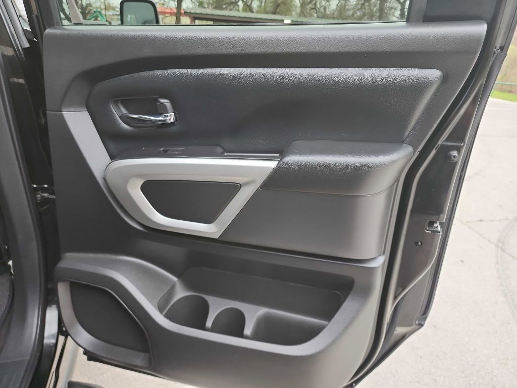 Used 2021 Nissan Titan SV w/ SV Convenience Package image 40