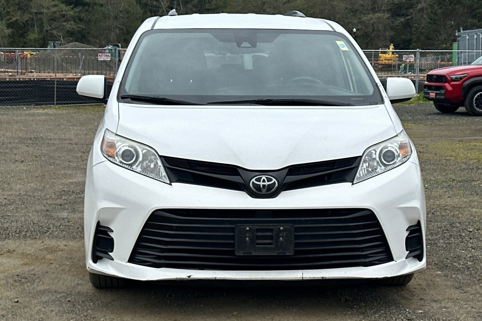 Used 2019 Toyota Sienna L FWD image 3