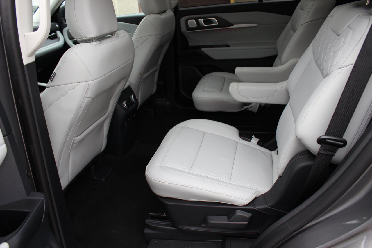 Used 2025 Ford Explorer Platinum w/ LUX Leather Package image 22