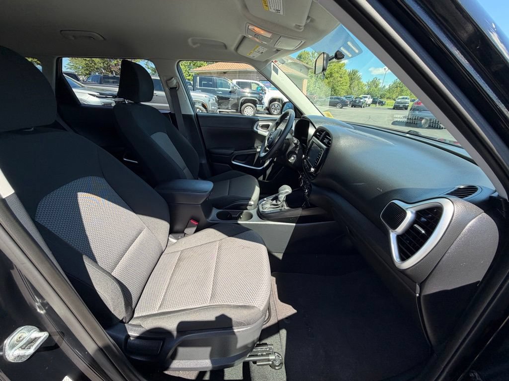 Used 2021 Kia Soul LX FWD image 25