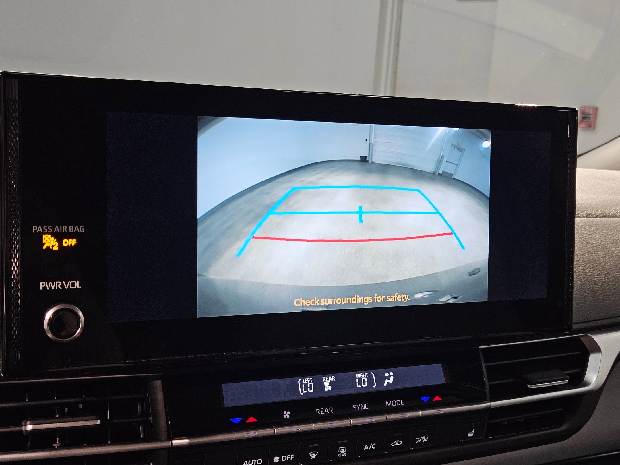 Certified 2025 Toyota Sienna XLE image 31