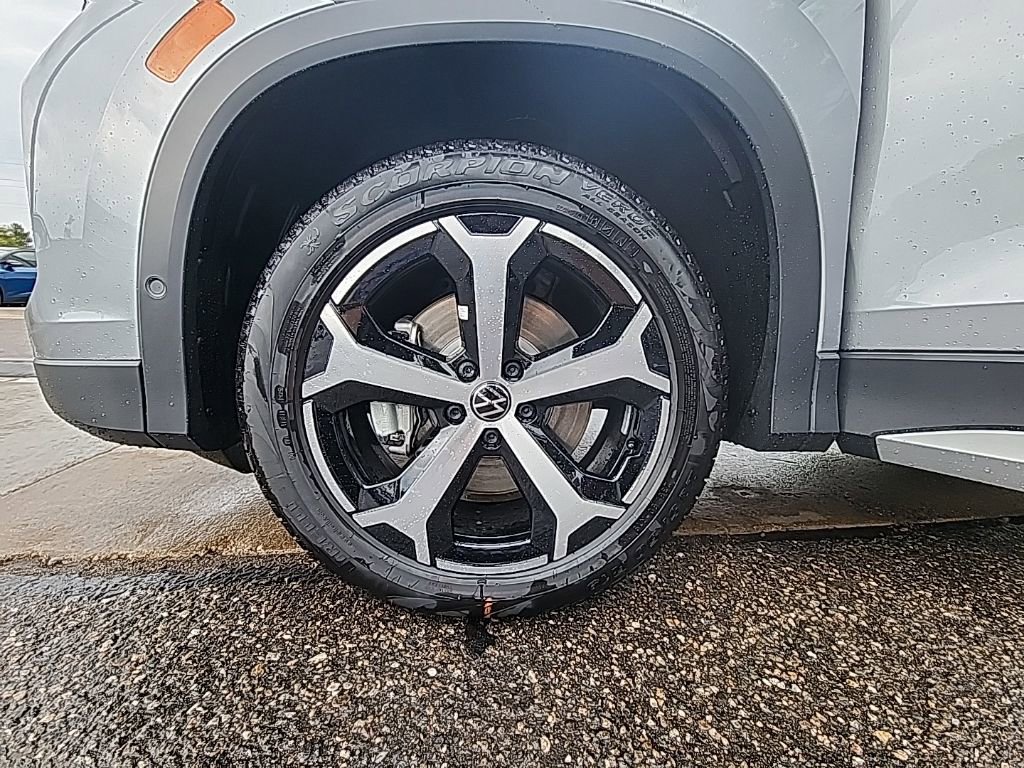 New 2025 Volkswagen Tiguan SE image 22