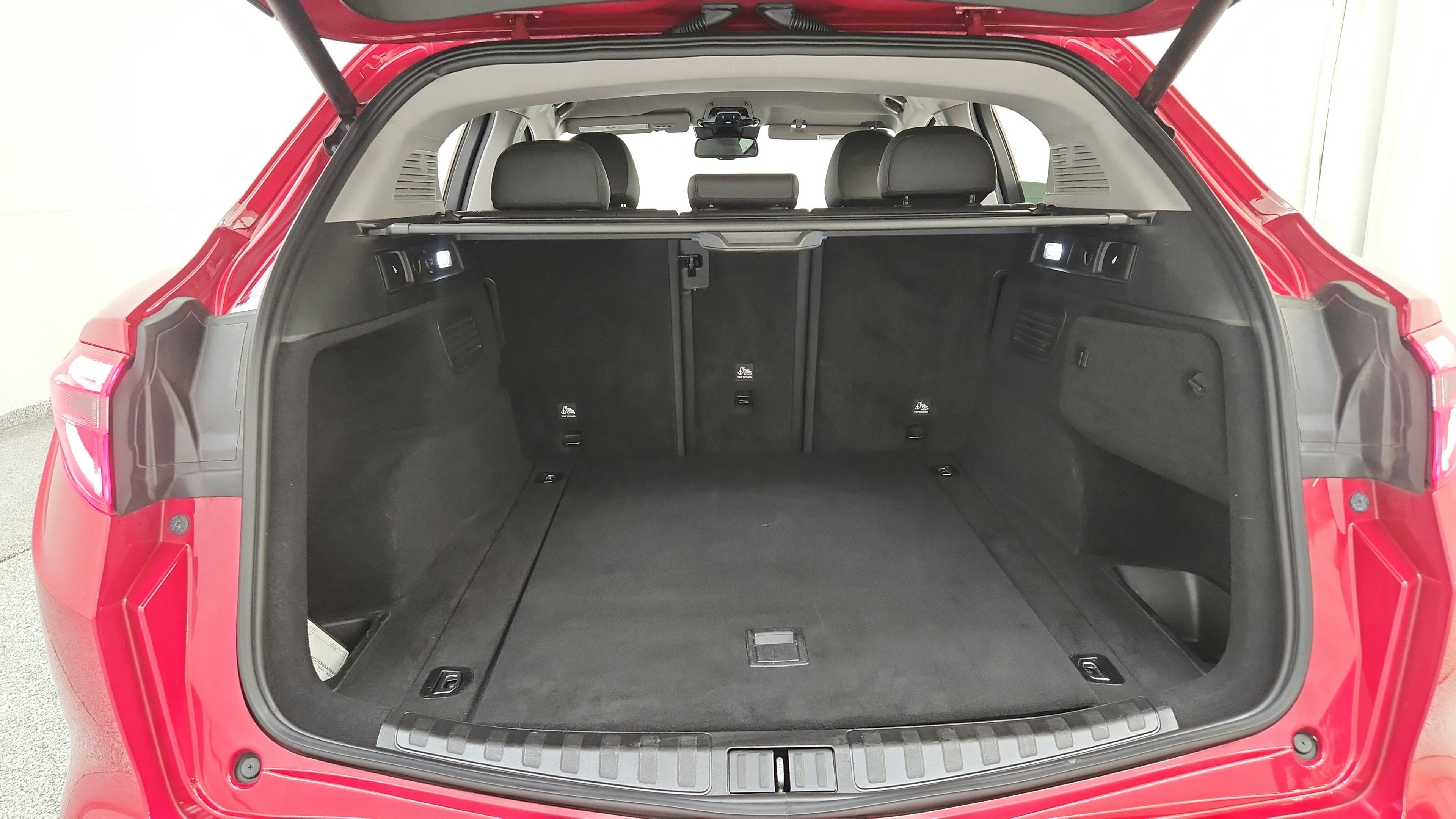 Used 2018 Alfa Romeo Stelvio AWD image 29