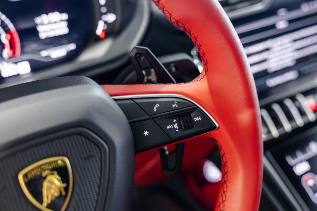 Used 2022 Lamborghini Urus AWD/4WD image 34