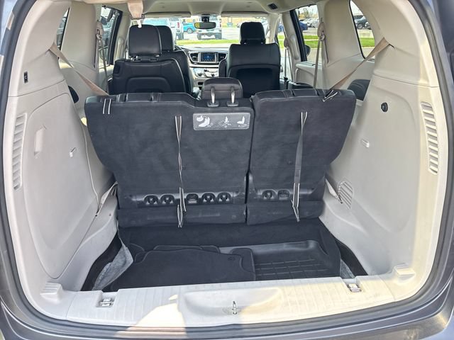Used 2019 Chrysler Pacifica Touring-L FWD image 27