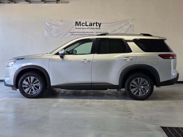 Used 2025 Nissan Pathfinder SV AWD/4WD image 2