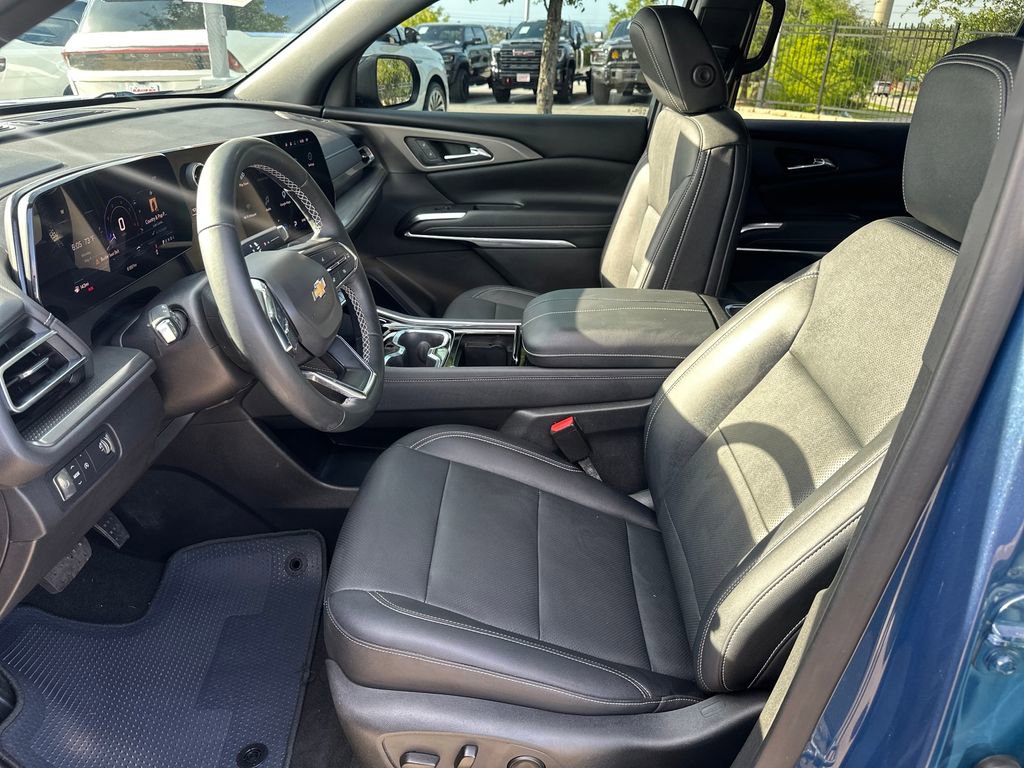 Used 2024 Chevrolet Traverse LT FWD image 21