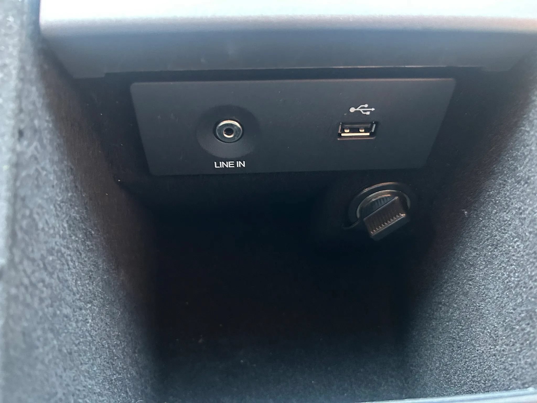 Used 2017 Ford Taurus SE FWD image 23