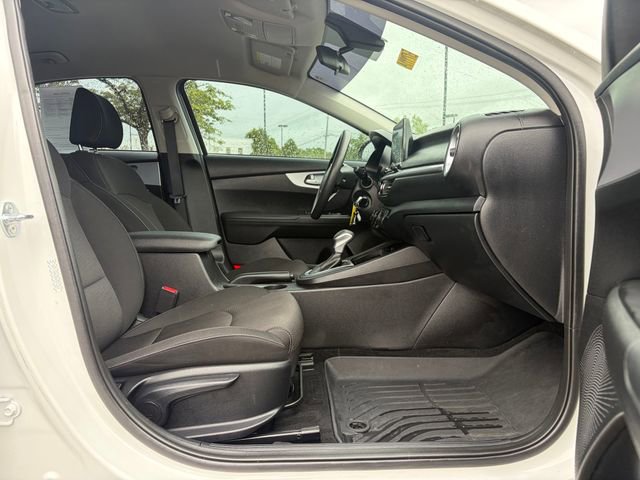Used 2024 Kia Forte LXS w/ LXS Technology Package FWD image 13