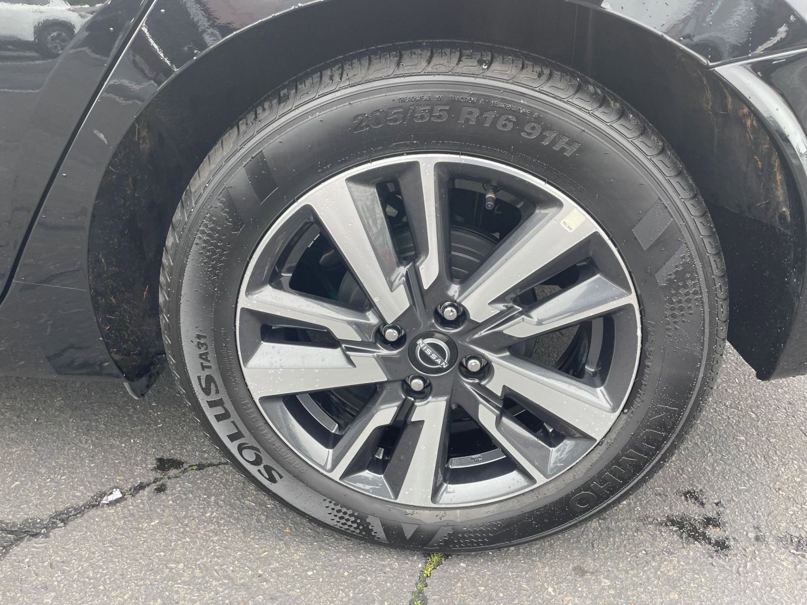 Used 2025 Nissan Versa SV image 24