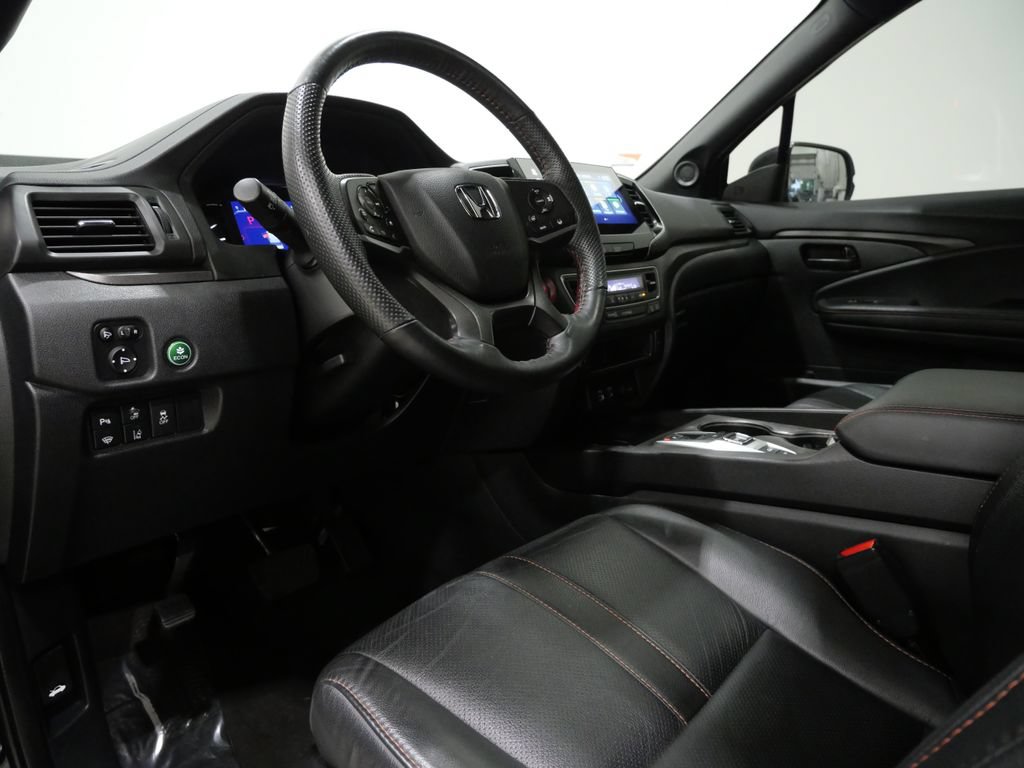 Used 2025 Honda Passport TrailSport image 12