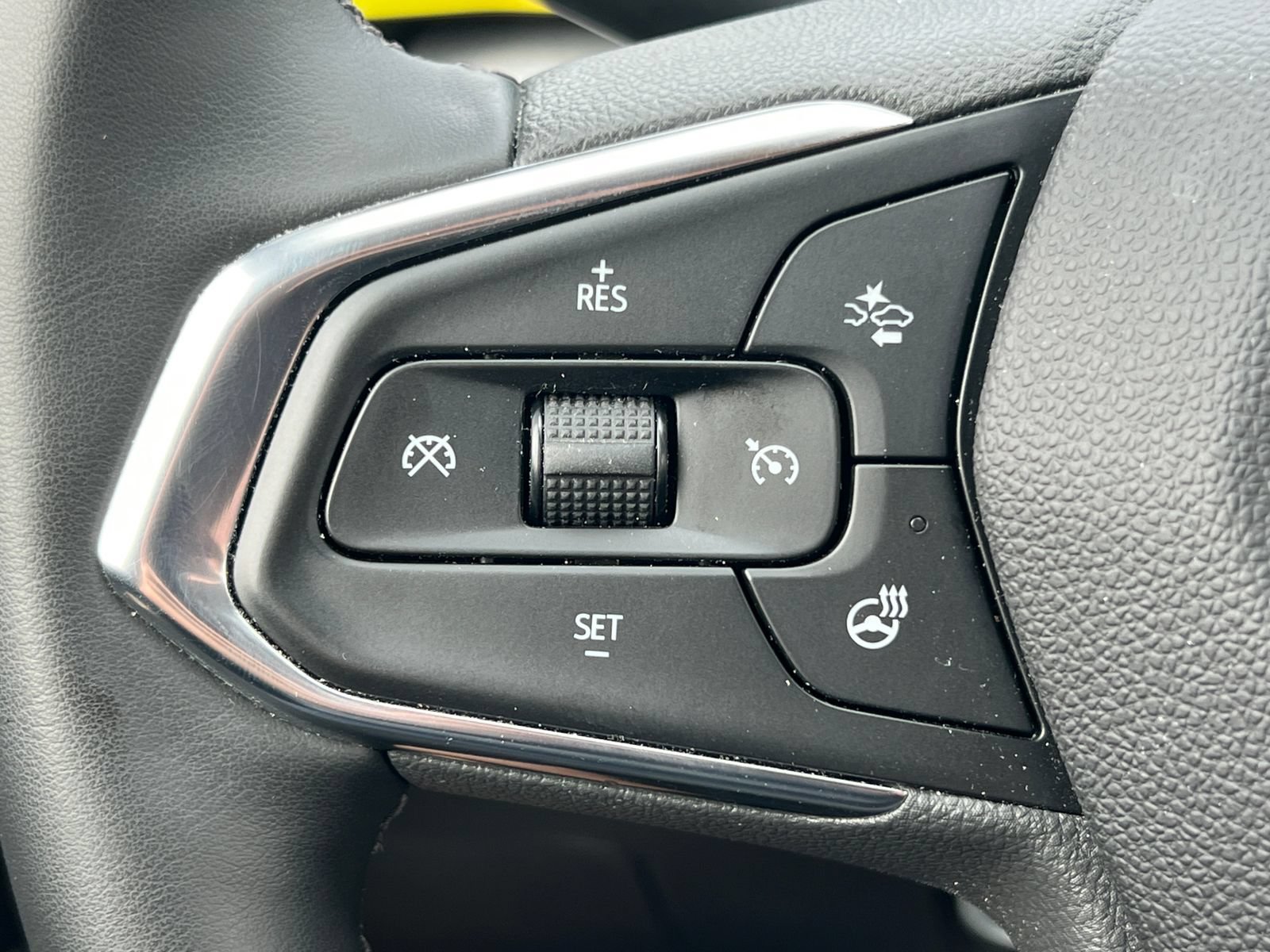 Used 2024 Chevrolet Trax LT w/ Driver Confidence Package FWD image 18