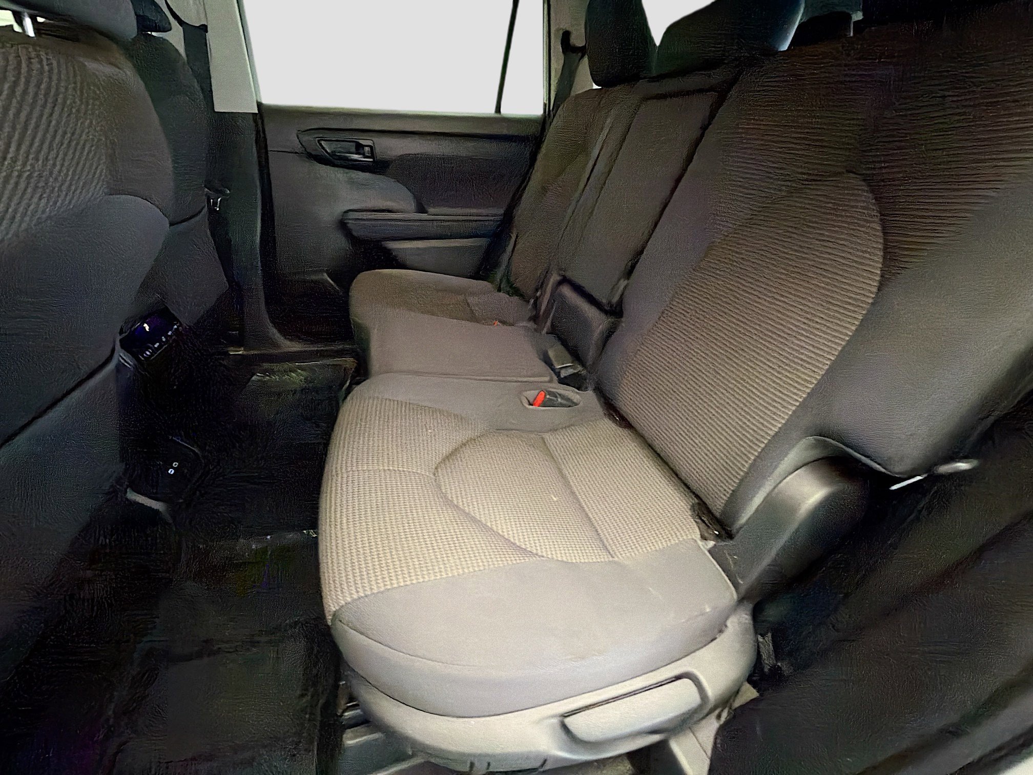 Used 2023 Toyota Highlander LE FWD image 13