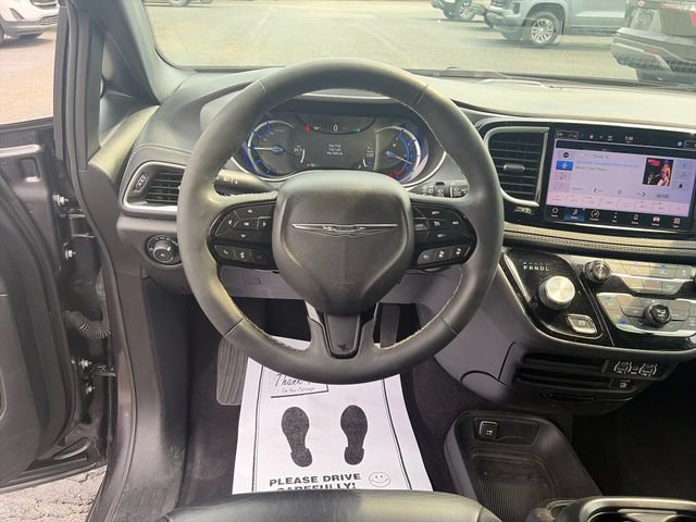 Used 2022 Chrysler Pacifica Touring-L w/ Uconnect Theater Family Group FWD image 13