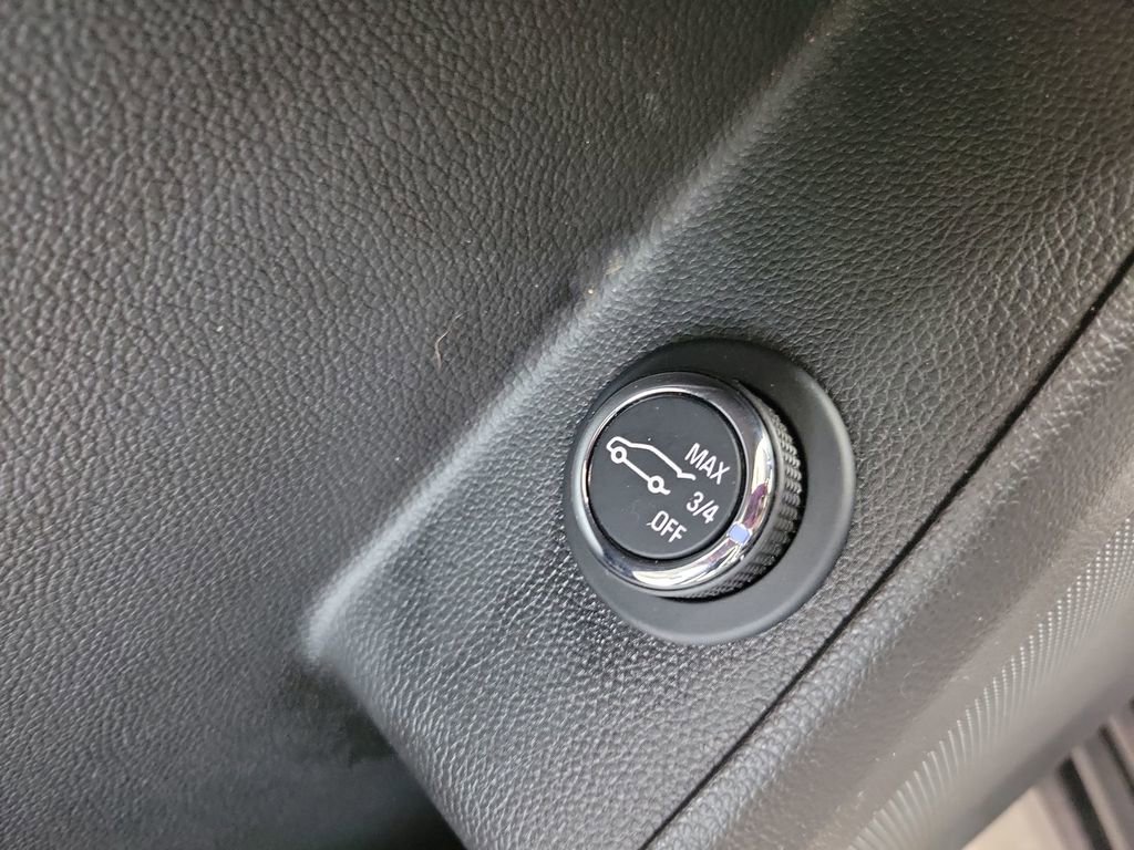 Used 2021 Chevrolet Traverse LT image 28