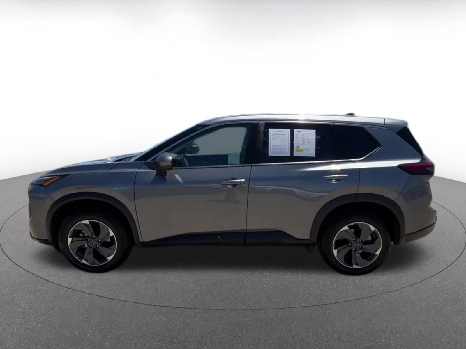 Used 2025 Nissan Rogue SV FWD image 8