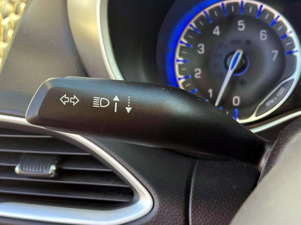 Used 2023 Chrysler Pacifica Touring-L image 23