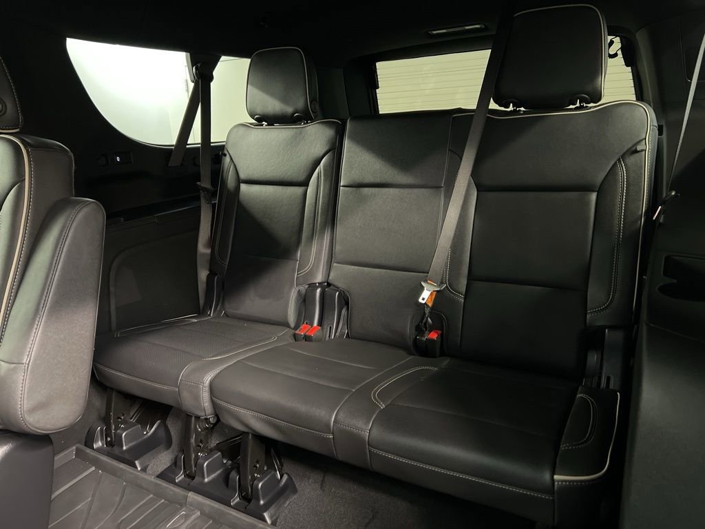 Used 2024 Chevrolet Suburban Premier w/ Premium Package AWD/4WD image 31