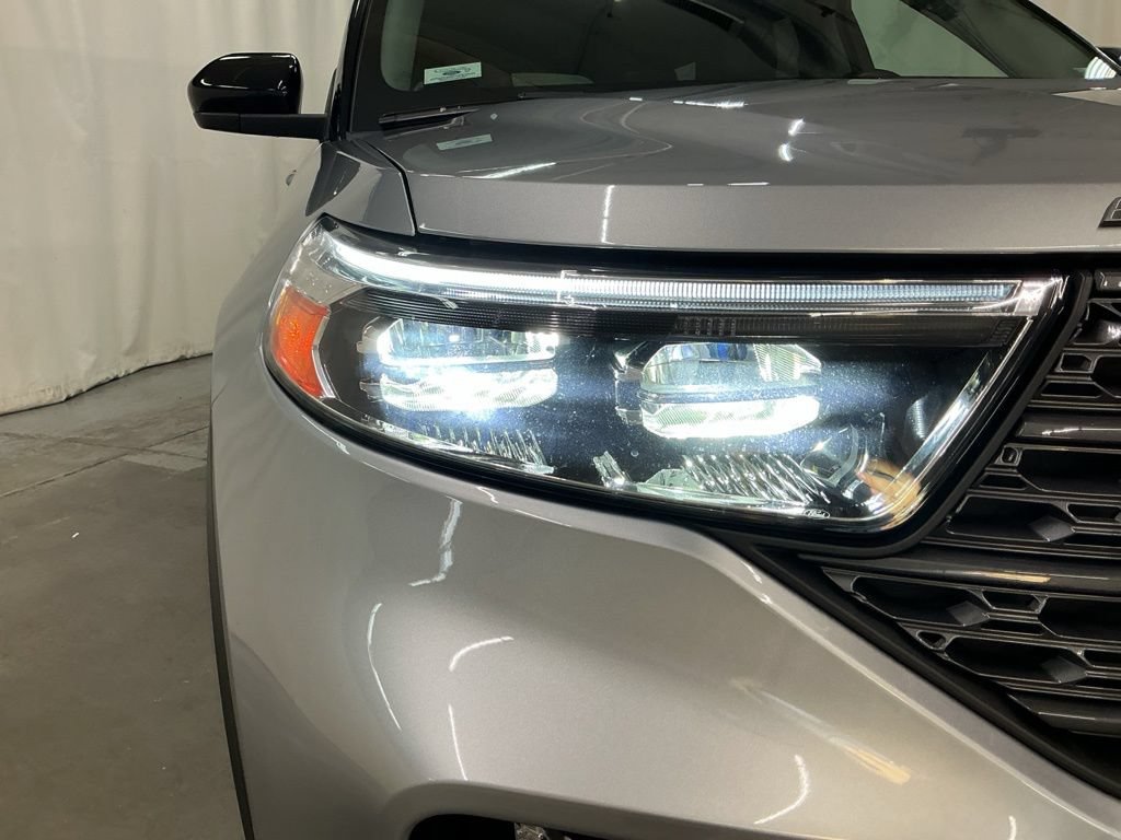 Used 2023 Ford Explorer XLT w/ Equipment Group 202A RWD image 15