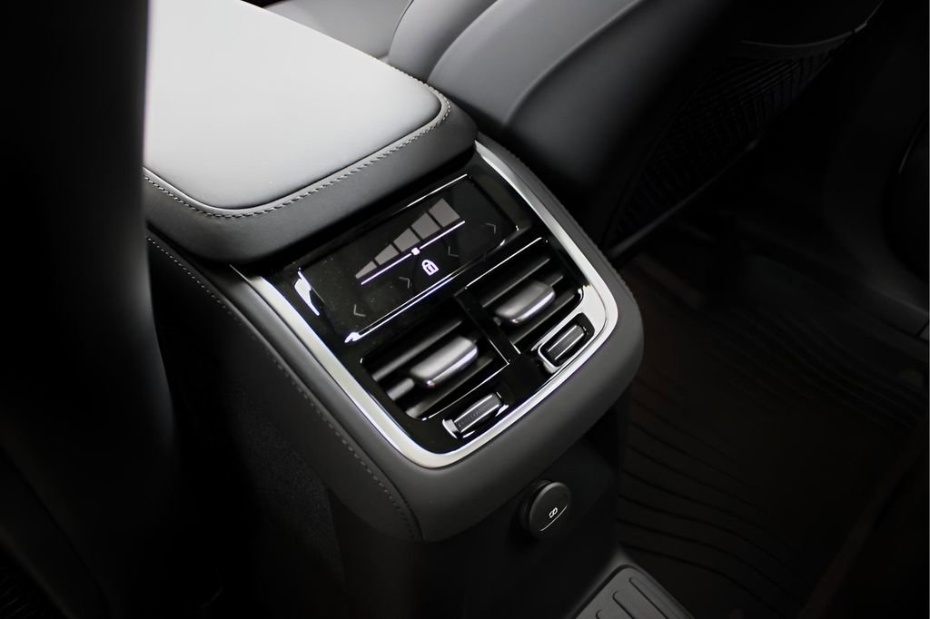 New 2025 Volvo XC90 T8 Core w/ Protection Package image 30