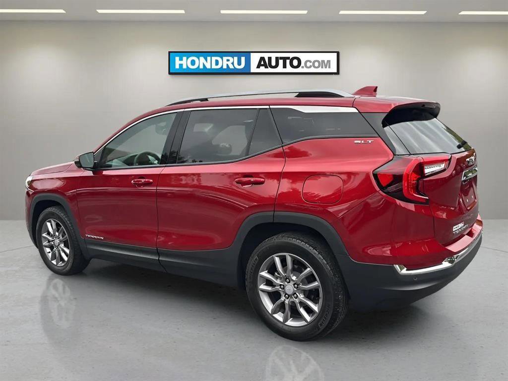Used 2023 GMC Terrain SLT w/ Infotainment Package II image 3