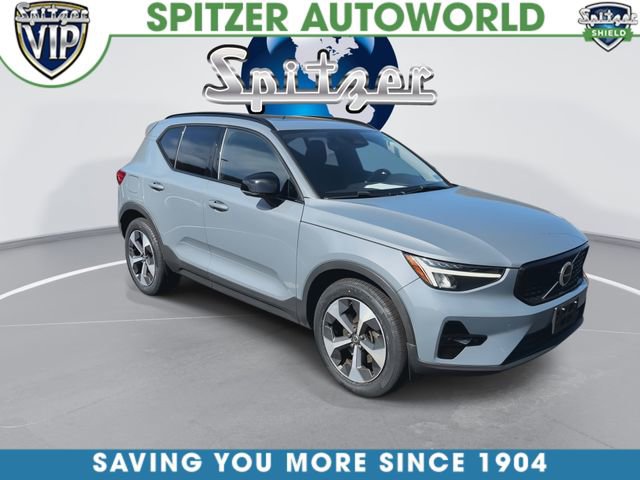 Used 2023 Volvo XC40 B5 Plus w/ Climate Package image 2