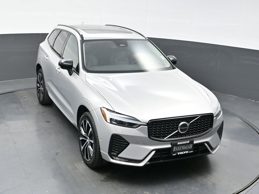 Used 2025 Volvo XC60 B5 Plus image 23