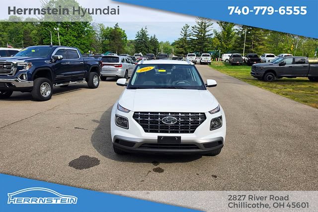 Used 2025 Hyundai Venue SEL FWD image 2