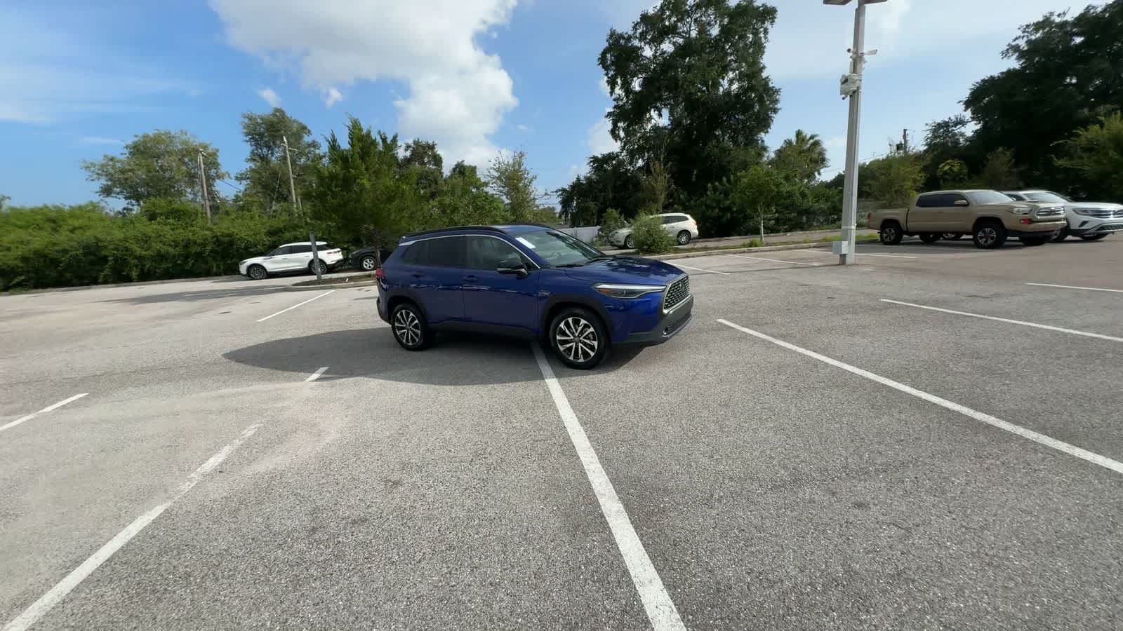 Used 2025 Toyota Corolla Cross XLE FWD image 9