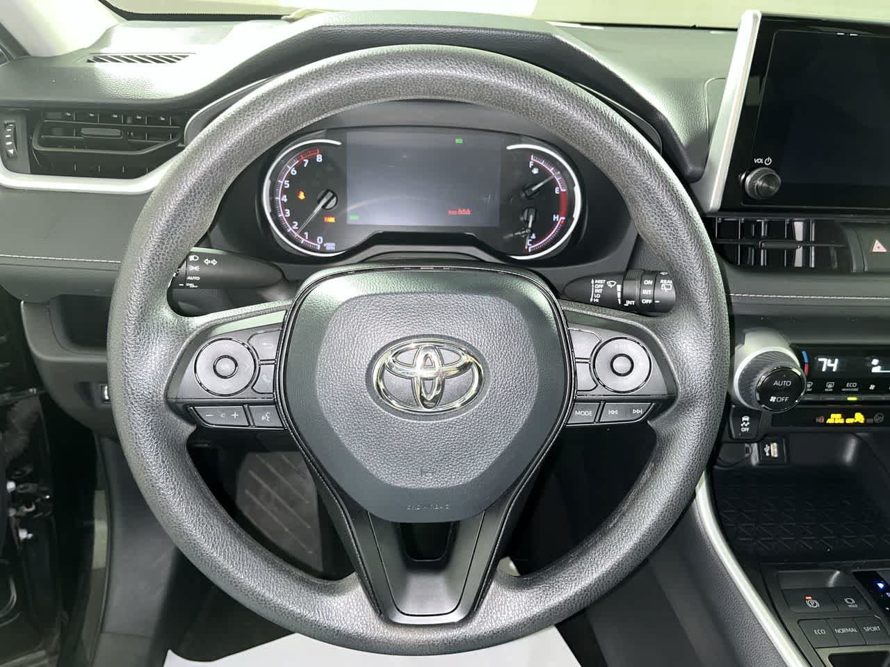 Used 2025 Toyota RAV4 XLE FWD image 16
