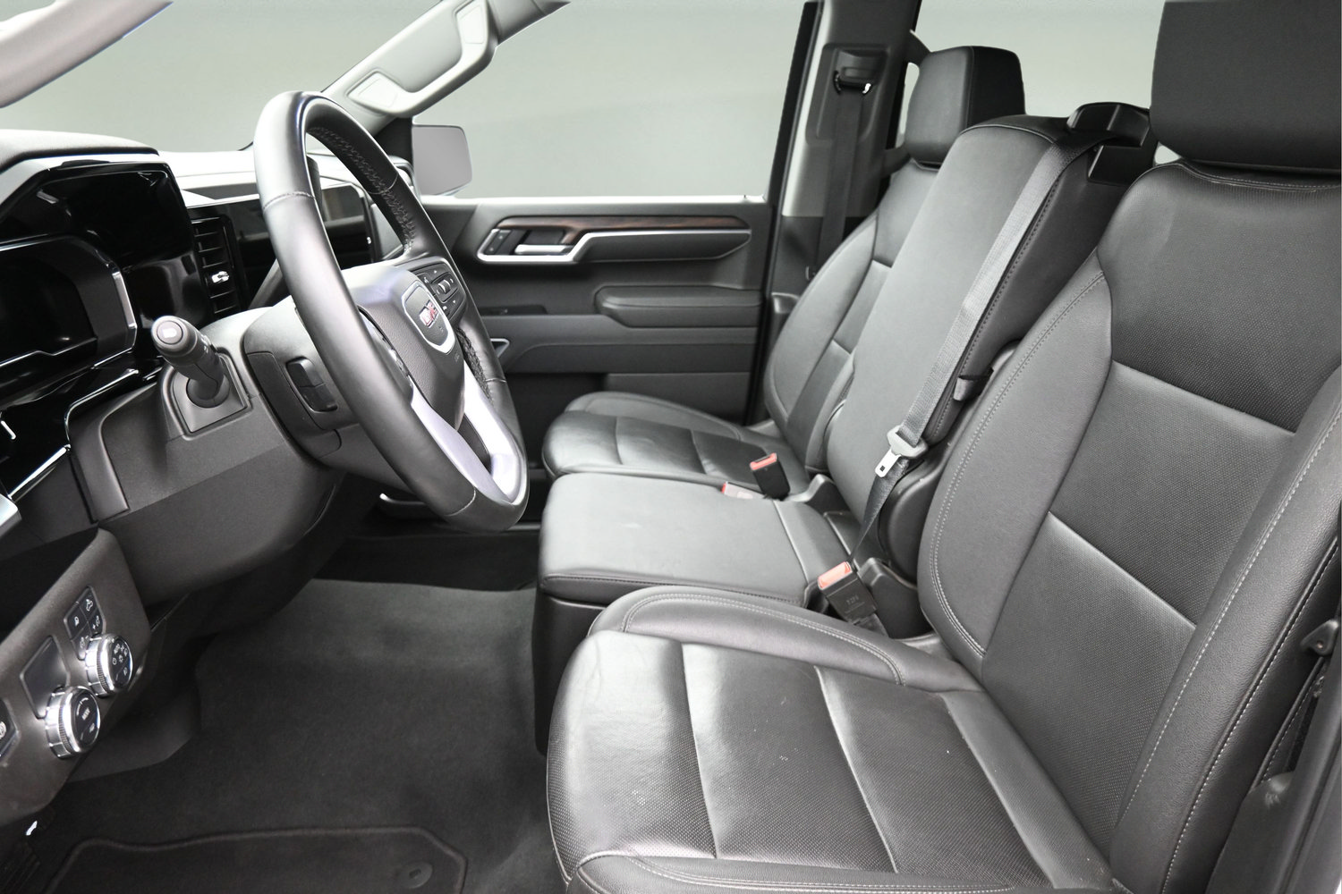 Used 2025 GMC Sierra 1500 SLT RWD image 11
