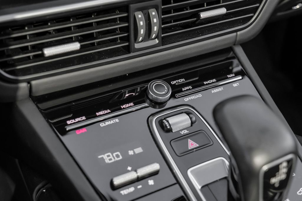 Used 2020 Porsche Cayenne Turbo image 28