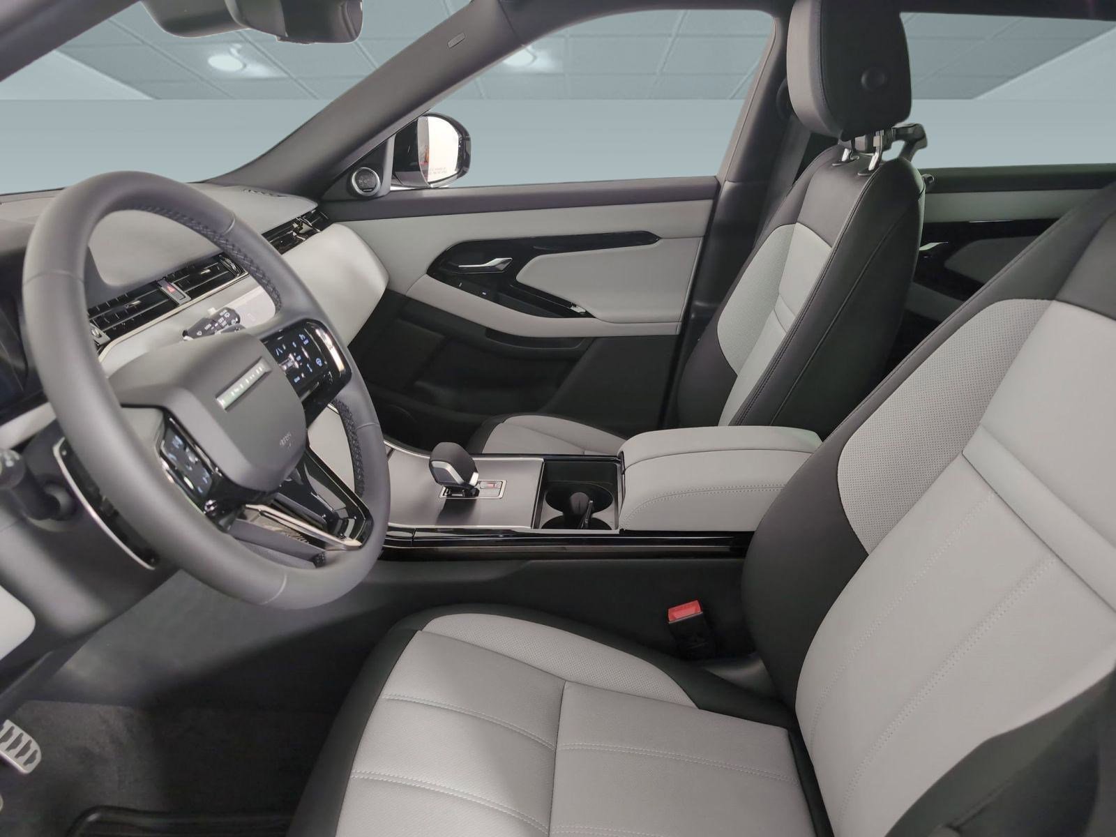 Certified 2026 Land Rover Range Rover Evoque Dynamic SE image 4