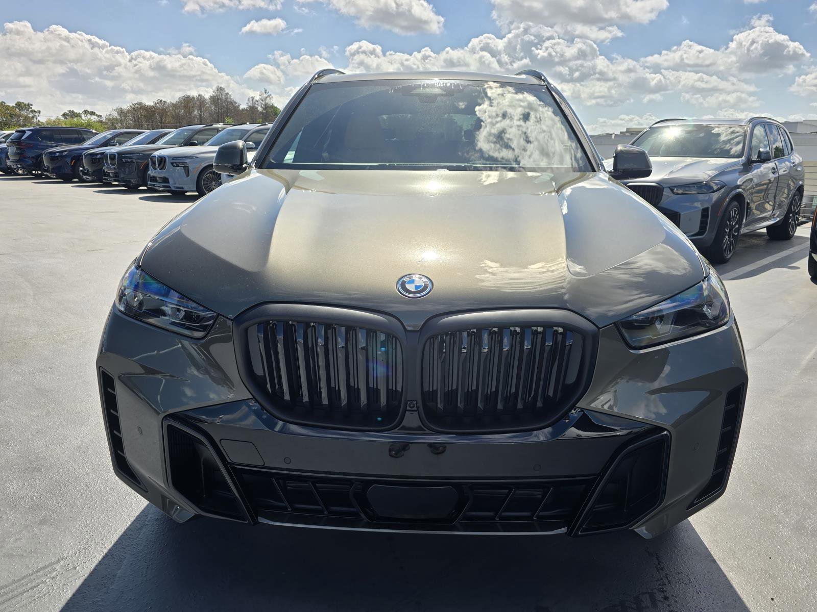 New 2026 BMW X5 xDrive50e w/ M Sport Package AWD/4WD image 2