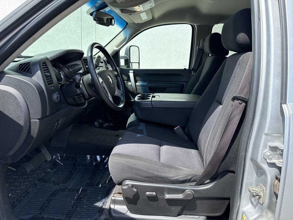 Used 2010 Chevrolet Silverado 2500 LT w/ Exterior Plus Package AWD/4WD image 13