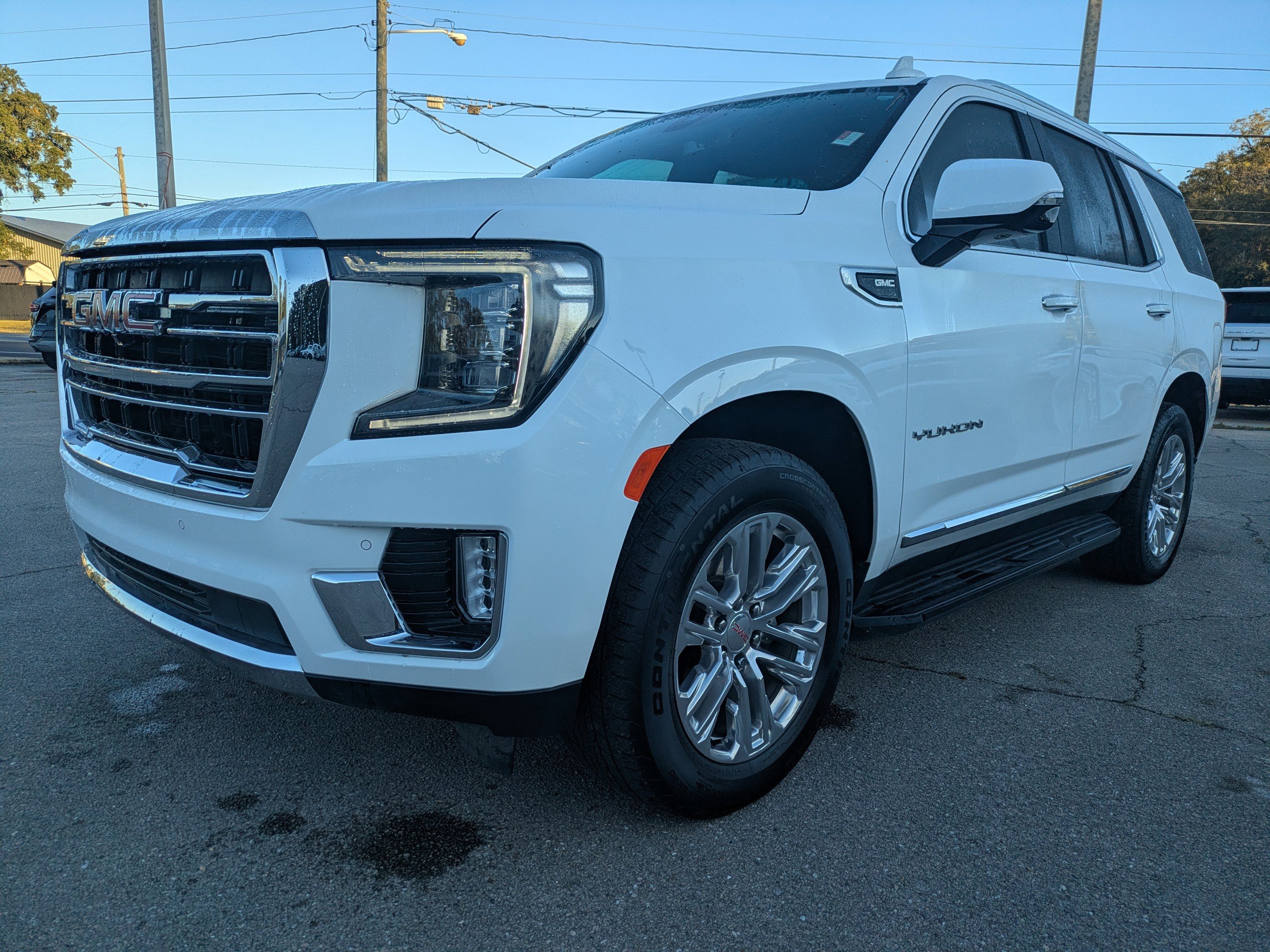 Used 2022 GMC Yukon SLT w/ SLT Premium Package image 8