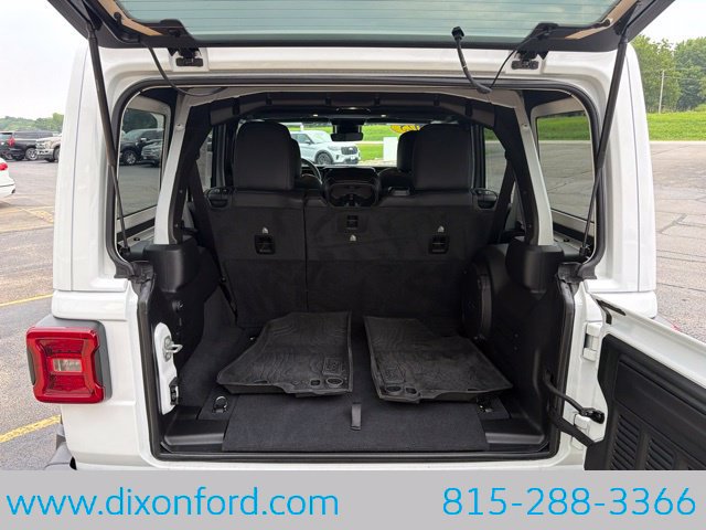 Used 2025 Jeep Wrangler Unlimited Sahara AWD/4WD image 26